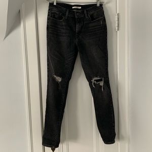 Black high-rise Levi’s skinny jeans